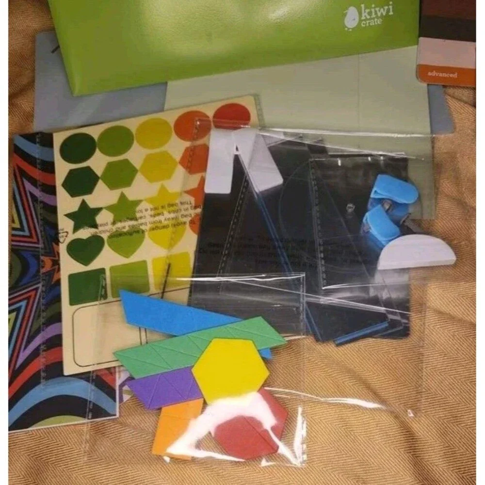 Kaleidoscope Kiwi Co Create Puzzles Age 5+ STEM Based Science Child Learning Set